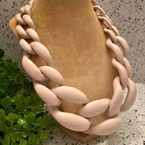 Blush pink large link Lucite necklace - Picture 2 of 4